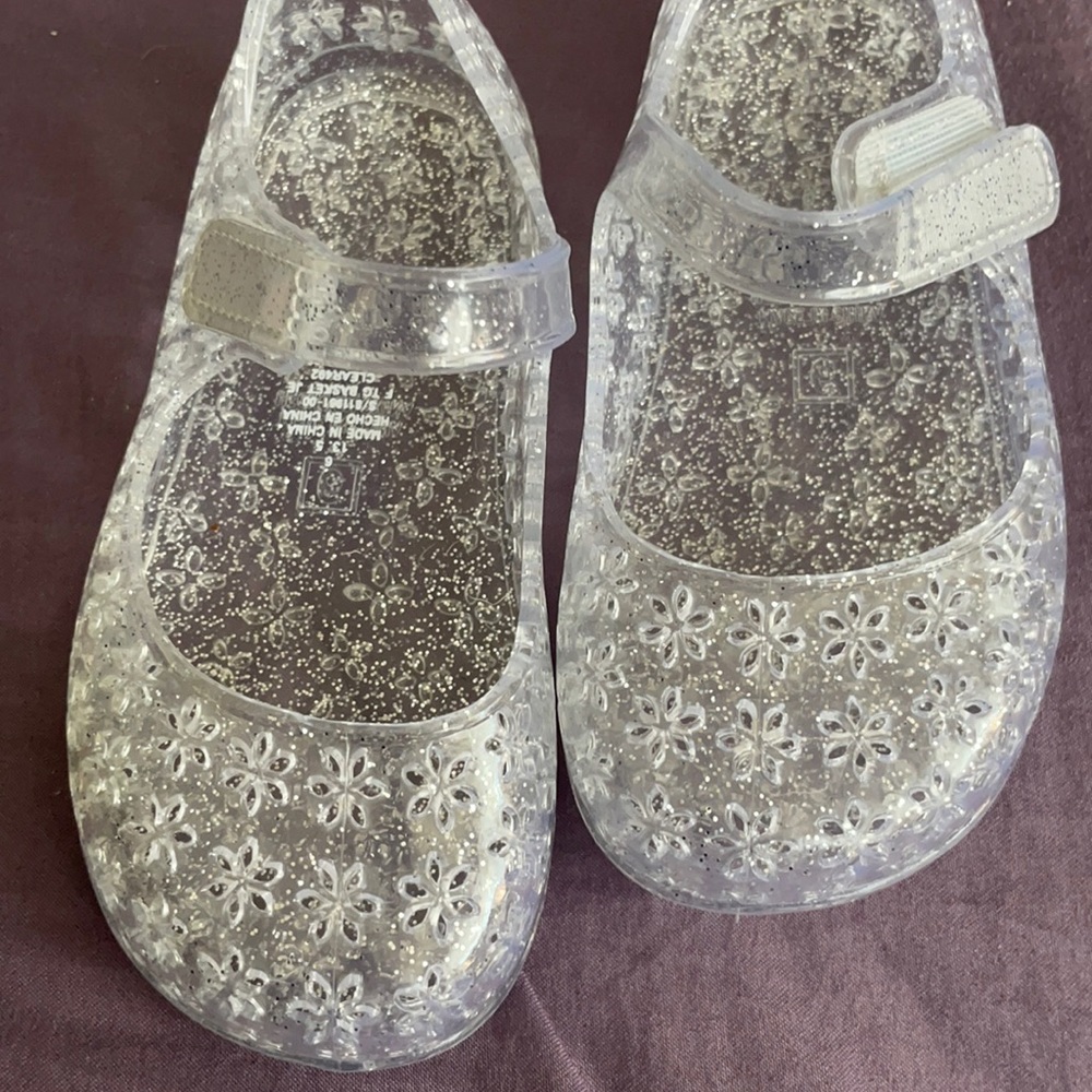 Old navy jelly shoes never worn toddler size 6